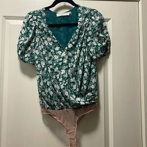Floral, puff sleeve body suit. Excellent Condition!